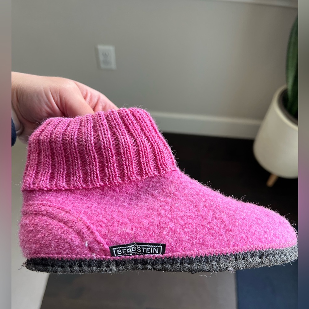 Bergstein cozy wool slip on slippers
